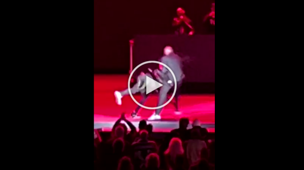 Dave chapelle Attacked on Stage - Hollywood Bowl - Netflix is a Joke