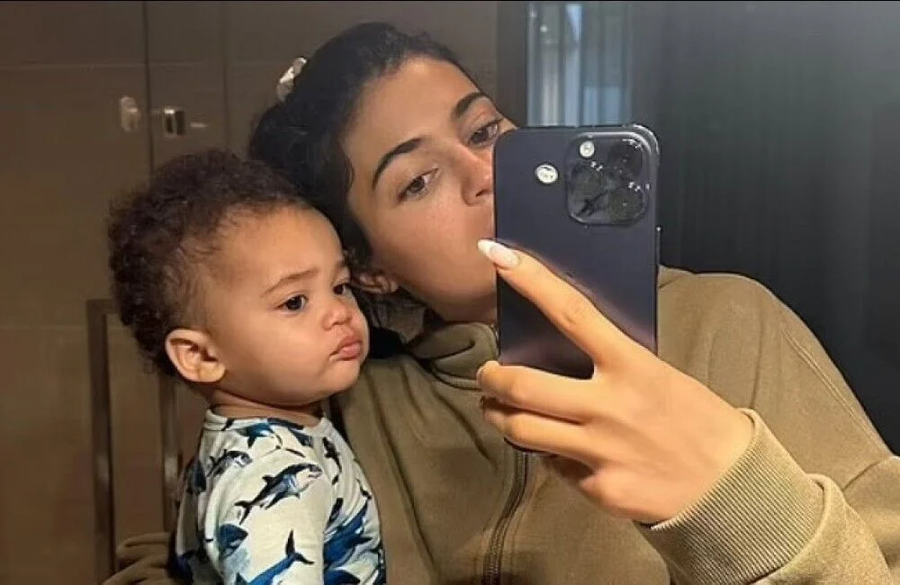 Kylie Jenner et son fils Aire en Selfie